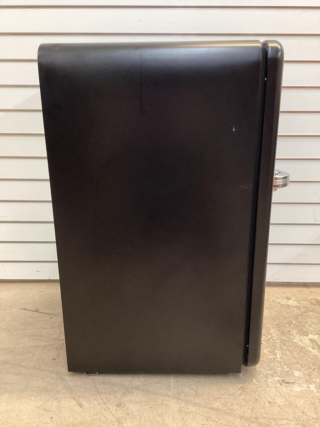 Frigidaire Retro Compact Refrigerator with Chiller, 3.2 cu ft