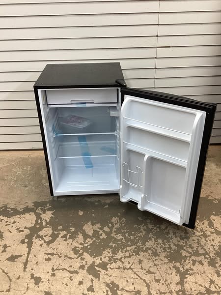 RCA 4.6 cu. ft. Mini Fridge in Black