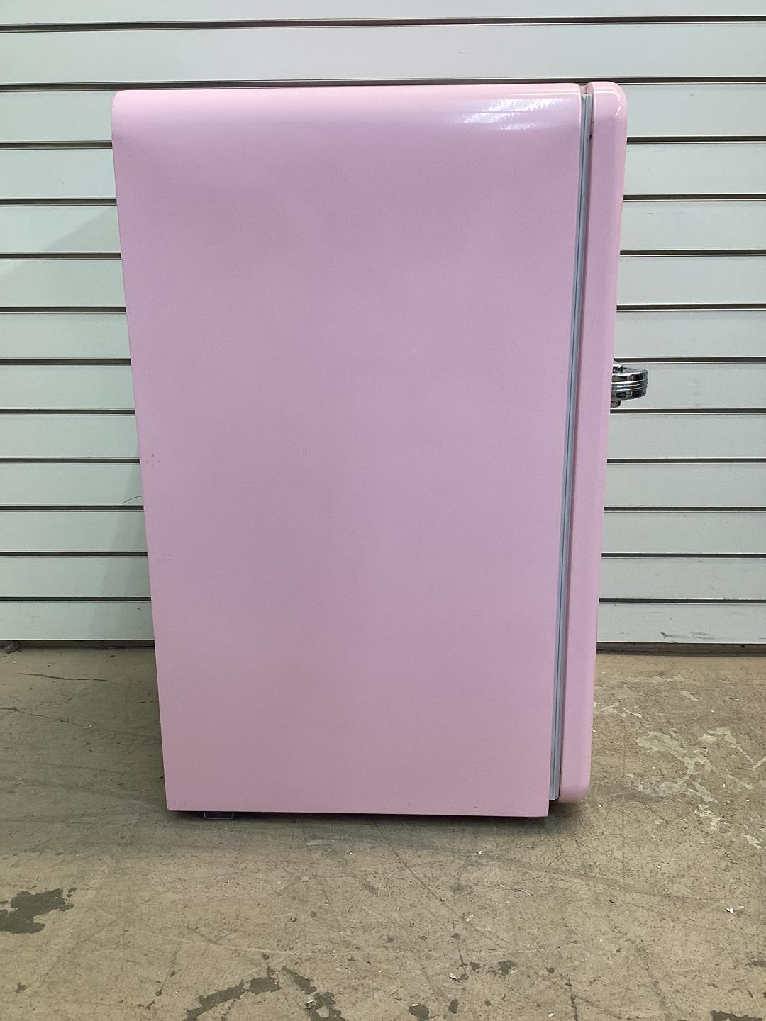 Frigidaire 3.2 cu. ft. Mini Retro Fridge in Pink with Freezer