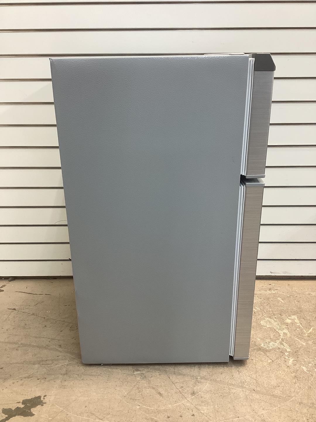 Frigidaire 3.2-cu ft Mini Fridge with Freezer