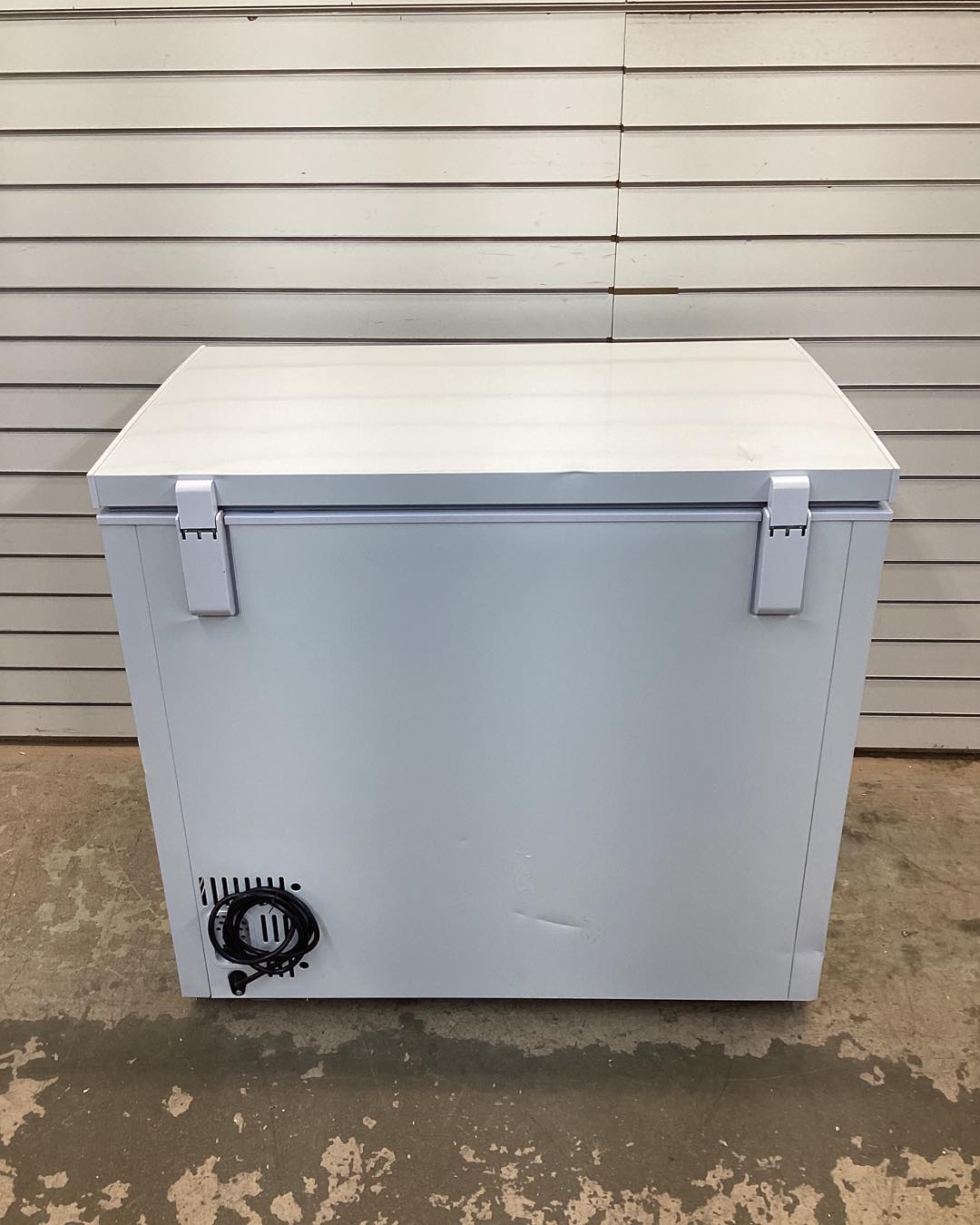 Frigidaire 7 cu ft Chest Freezer in White Garage Ready