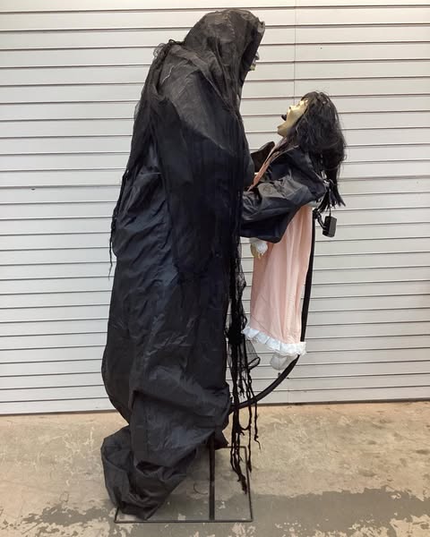 Haunted Hill Farm Soul Sucker by Tekky, Indoor or Covered Outdoor Premium Halloween Animatronic, Plug-In or Battery Operated - Lightly Used