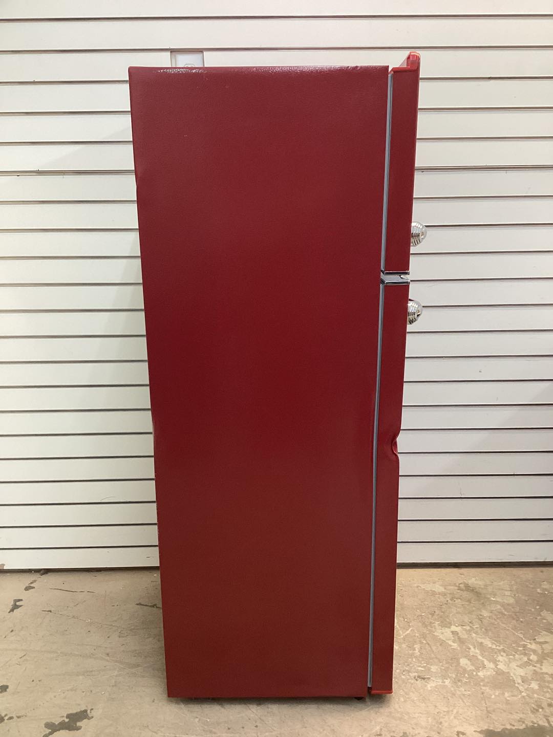 Frigidaire 7.2 cu. ft. Retro Top Freezer Refrigerator in Red with Chrome Handle and Trim