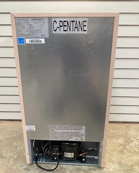 Frigidaire 3.2 cu. ft. Retro Mini Fridge in Coral Pink