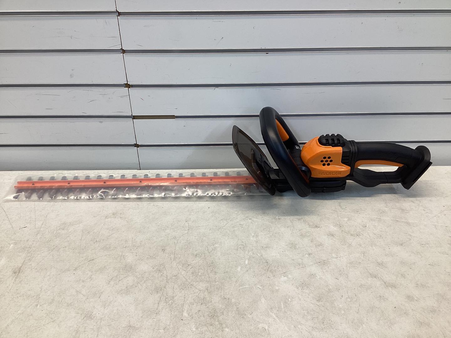 Worx 22" Hedge Trimmer 10" Cordless Chainsaw Combo Kit