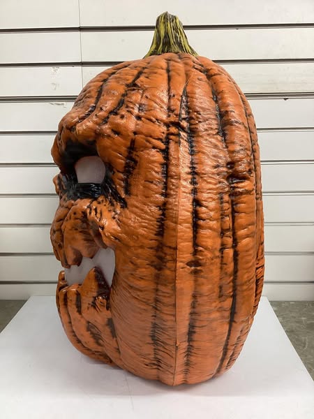 Home Accents Holiday 25 in BATTERY OPERATED LED Grimacing Jack-O-Lantern