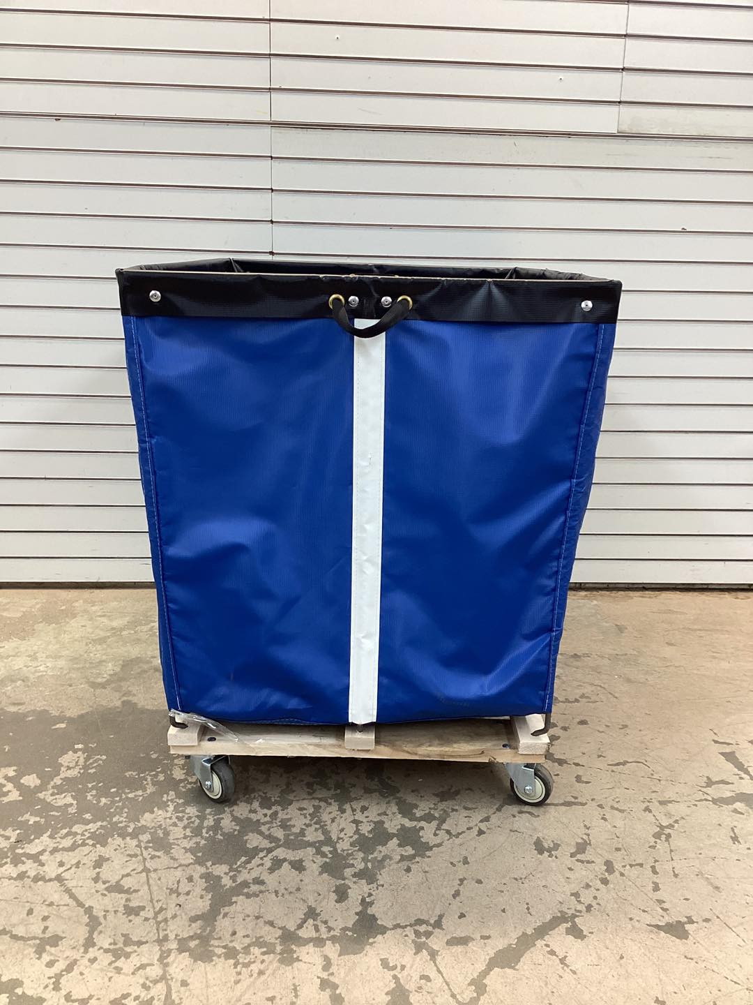 ROYAL BASKET TRUCKS Perm Liner Truck, 18 bu, blue vinyl