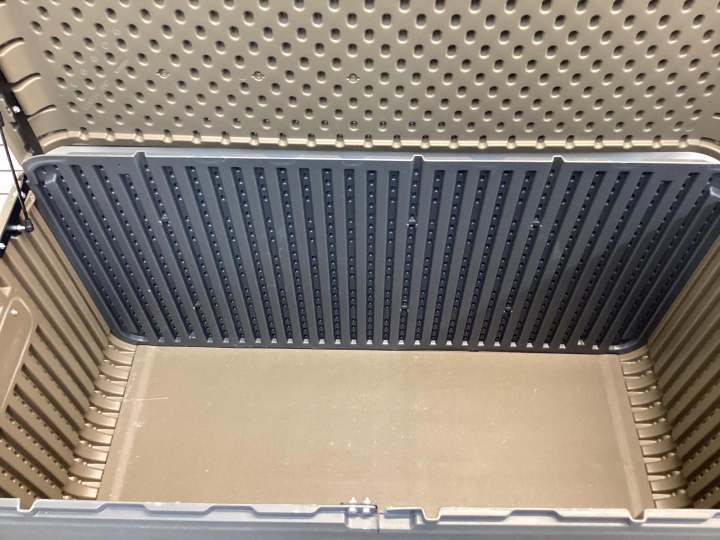 Lifetime Modern Deck Box 165 Gallon - Lightly Used