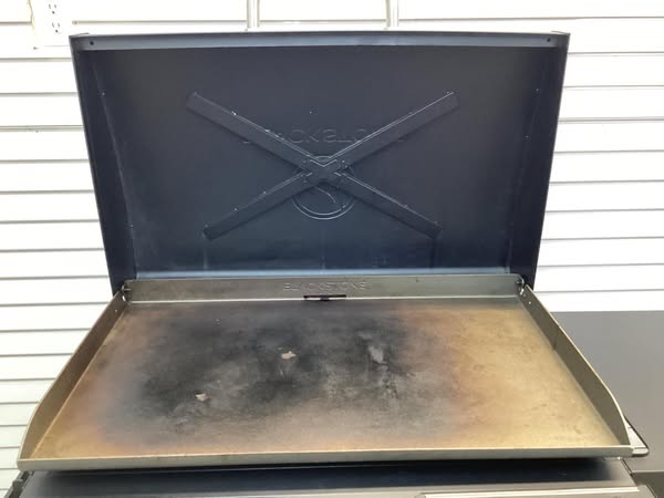 Blackstone 36 in. Griddle with Hinged Hood, Front Shelf - Lightly Used