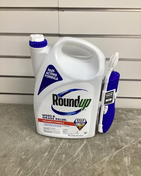 Roundup Weed and Grass Killer4 Club Bundle with Comfort Wand and 2 Refills
