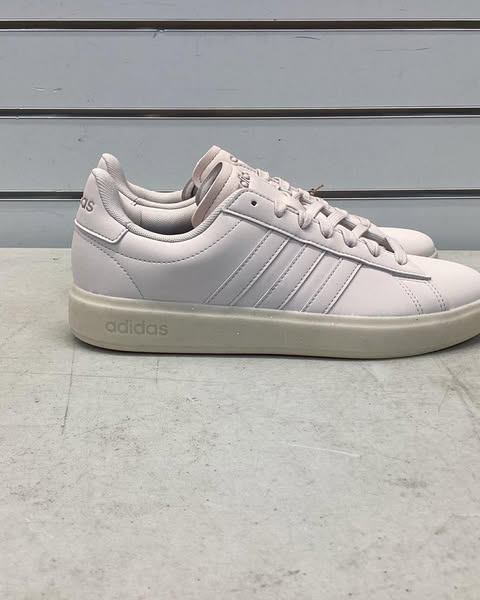 Adidas Women's Grand Court 2.0 Shoe, Size 7.5