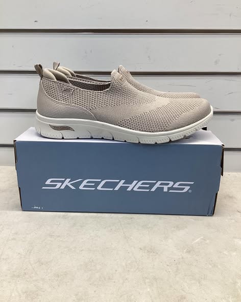 Skechers Women's Arch Comfort Slip-On Shoe Size:9