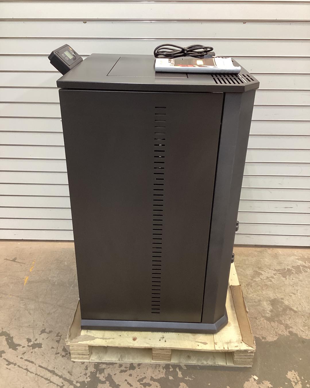 ComfortBilt 2800 sq. ft. HP42-Alpine Pellet Stove Heating Space - Lightly Used