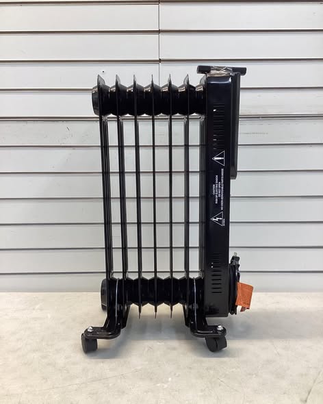 Konwin 1500-Watt Black Indoor Electric Oil-Filled Radiator Convection Radiant Space Heater with Remote Control for Living Space - Lightly Used