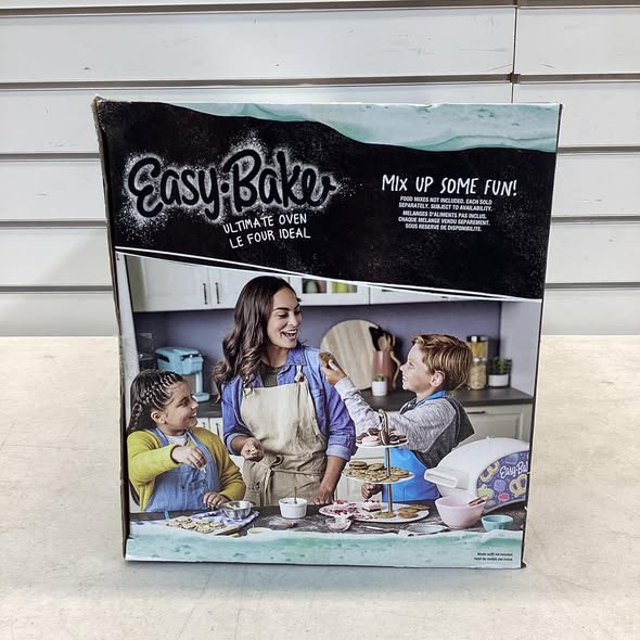 Easy-Bake Ultimate Toy Oven with Accessories