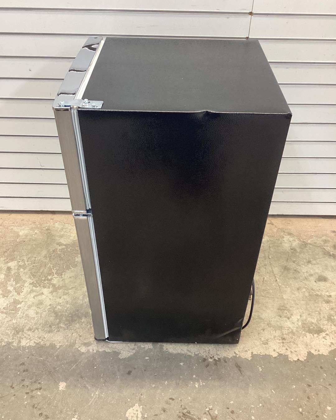Frigidaire 3.2 cu. ft. Retro 2-Door Mini Refrigerator in Platinum Design with Top Freezer