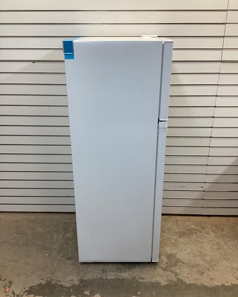 Frigidaire 7.5 cu. ft. Top Freezer Refrigerator