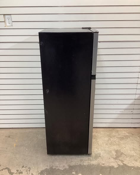ARCTIC CHEF 2 Door Apartment Size Refrigerator with Freezer, Stainless