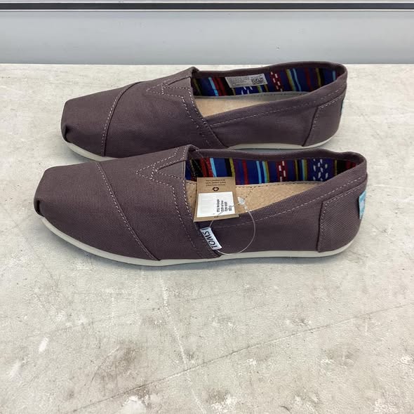 Women's Shoes - TOMS Women's Classic Canvas Shoe in Ash Size 6.5