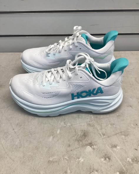 Women's Shoes - Hoka Women's Clifton 10 Sneaker Size 7.5B
