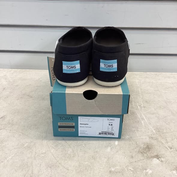 Women's Shoes - TOMS Women's Classic Canvas Shoe - Size 7.5