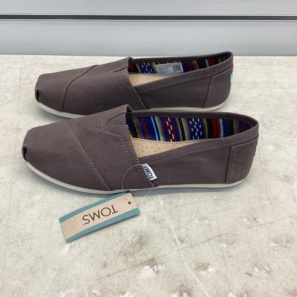 Women's Shoes - TOMS Women's Classic Canvas Shoe in Ash Size 7.5