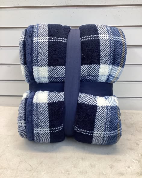Member's Mark Cozy Throw, 60" x 72"