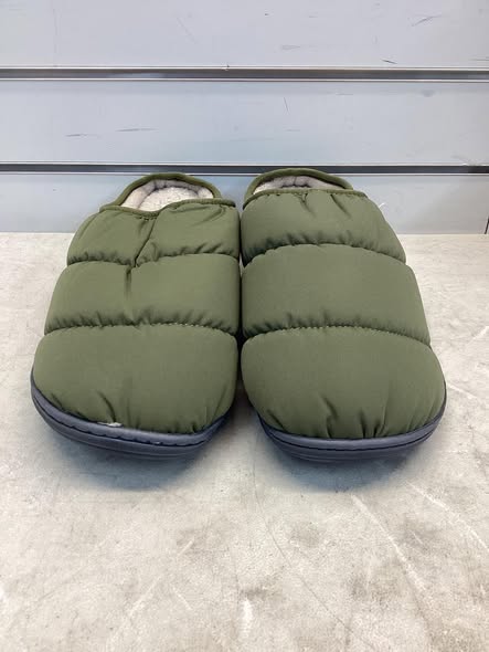 Isotoner Men’s Classic Comfort Hoodback Slipper size XL 11-12.