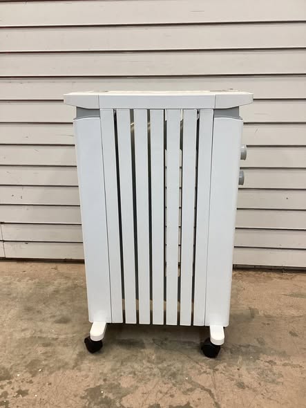 Costway 1500W Oil Filled Radiator Heater Electric Space Heater w/ Humidifier White