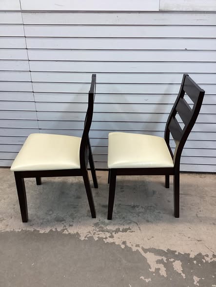 Brand new Tangkula Compact Dining Table Set for 2, Wooden Round Kitchen Table & 2 Chairs with Cushioned Seats, 3-Piece Dining Set for Small Spaces, Kitchen, Living Room.