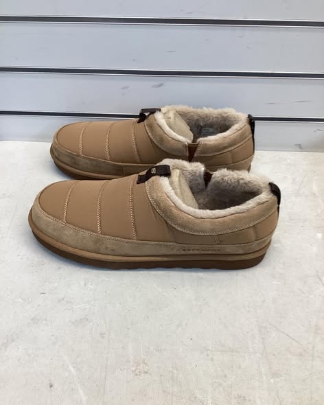 Skechers Men’s House Shoe Size 11