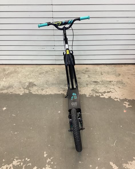 Costway - Youth Scooter with Adjustable Handlebar 16-Inch & 14-Inch Inflatable Wheels