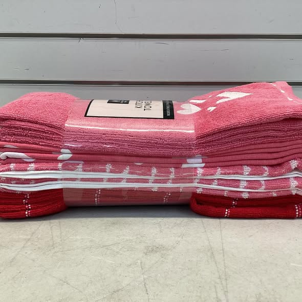 Member's Mark 8-Piece Kitchen Towel Set, Valentine's Day