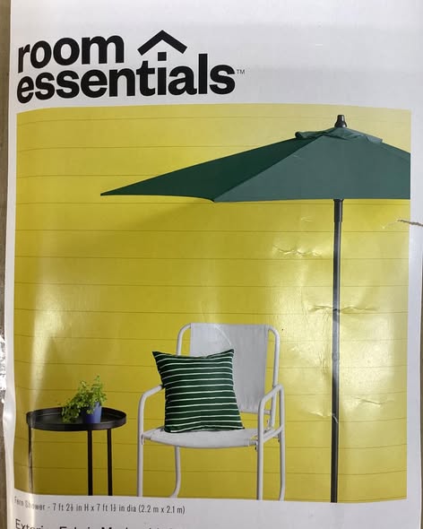 Room Essentials 7.5' Round Outdoor Patio Market Umbrella in Green