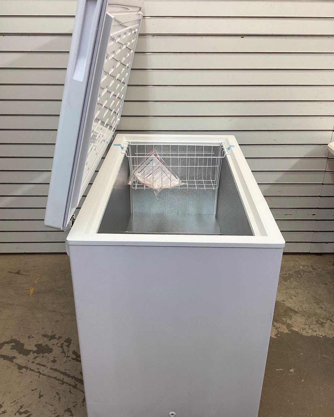 Frigidaire 43.94 in. 10 cu. ft. Manual Defrost Chest Freezer in White Garage Ready