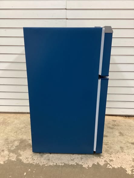 Frigidaire 3.1 cu. ft. 2-Door Retro Mini Refrigerator in Blue
