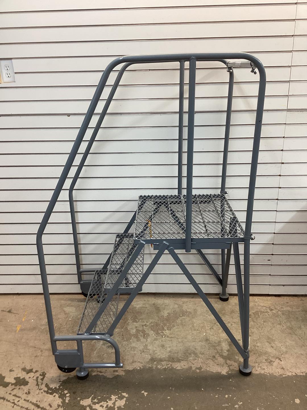 COTTERMAN 3 Step Rolling Ladder 2.5ft Platform Height 9Ft Reach