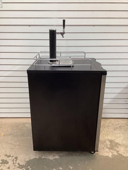 Frigidaire 6.1 cu. ft. Kegerator Beer Bar with Single Tap - Lightly Used