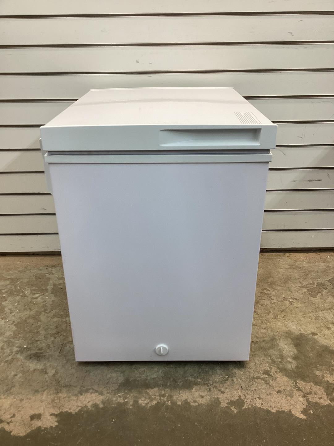Frigidaire 2.1 cu. ft. Manual Defrost Chest Freezer Garage Ready in White