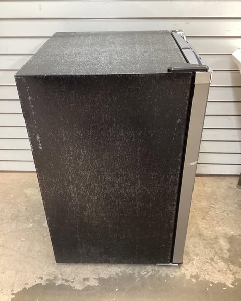 Frigidaire 3.0 cu. ft. Upright Freezer- EFRF314, Platinum