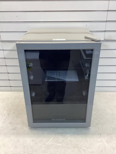 Frigidaire Single Zone 17 .5 in. 88 (12 oz.) Can Cooler
