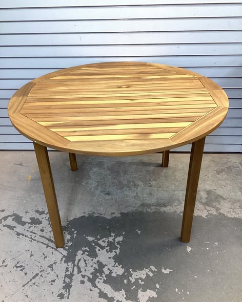 Costway 4-Person Large Round Outdoor Dining Table