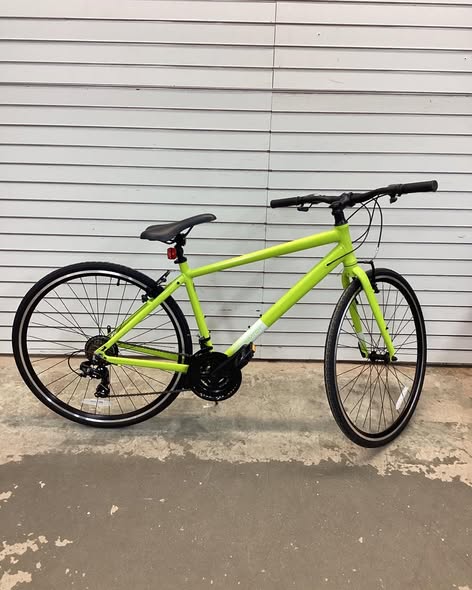batch Fitness Bicycle Medium Frame 28” Wheel in Gloss Moss Yellow