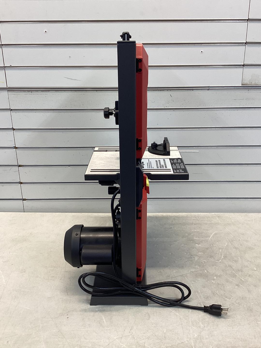 SKIL 9-Inch 2.8 -Amp Stationary Band Saw