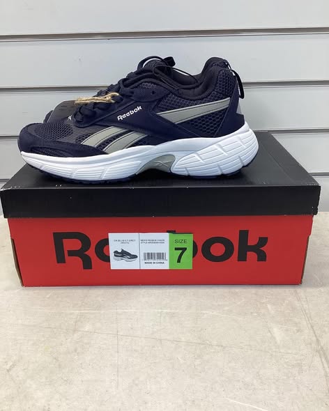 Reebok Men's Chaos Running Sneaker, dark blue, light grey, white. Size 7
