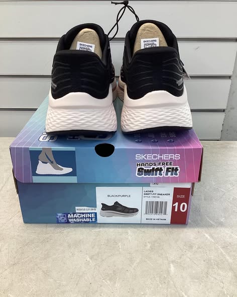 Skechers Women's Swift Fit Sneaker black/purple/white. size 10