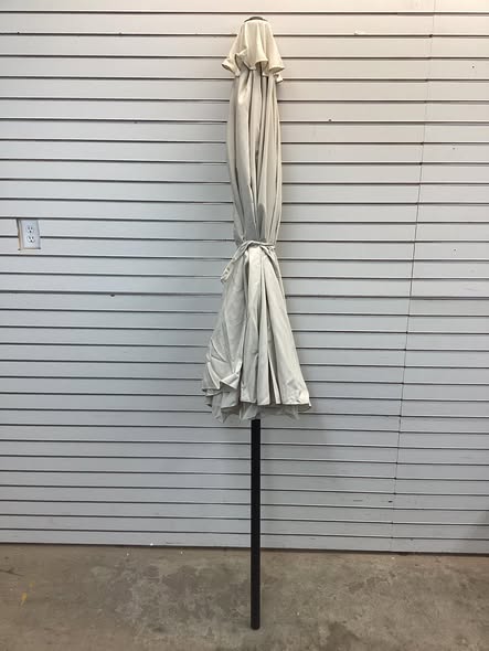 Hobert 9' Market Umbrella