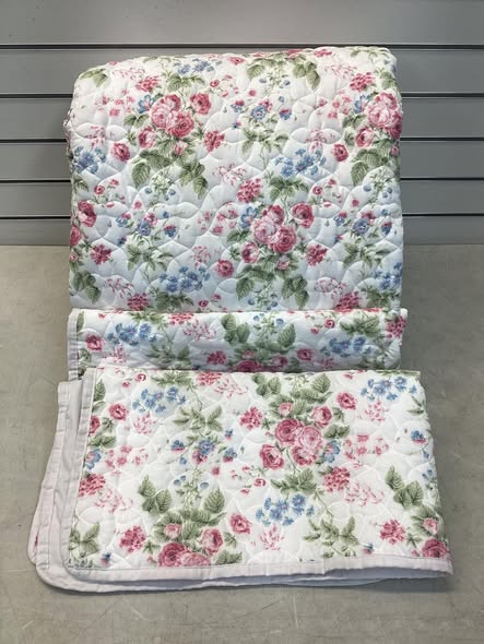 Laura Ashley 3-Piece Reversible Soft Quilt Set King Size