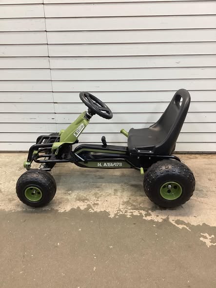 Kids Pedal Go Kart with Steering Wheel and Gear Shifter and Handbrake