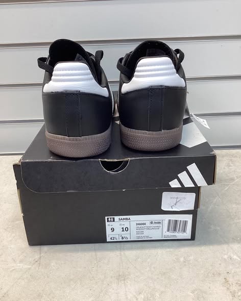 Adidas Samba Indoor Soccer Shoe Size 9 Men's / 10 Women's